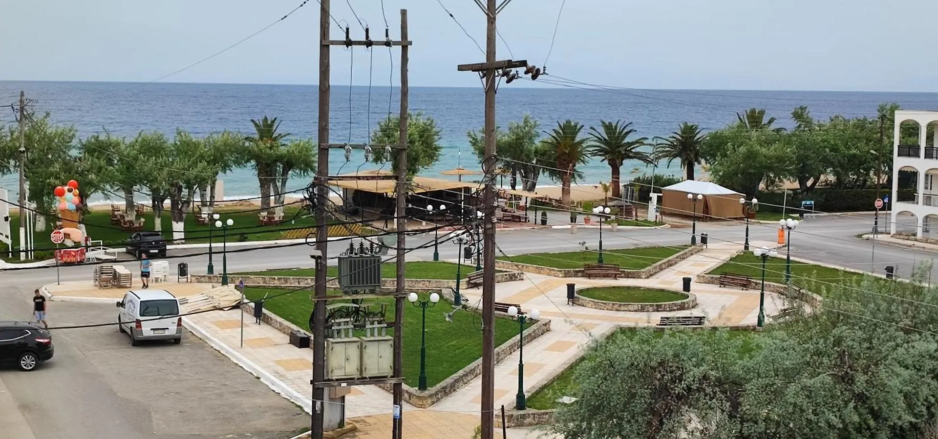 Makis Apartments Flogita