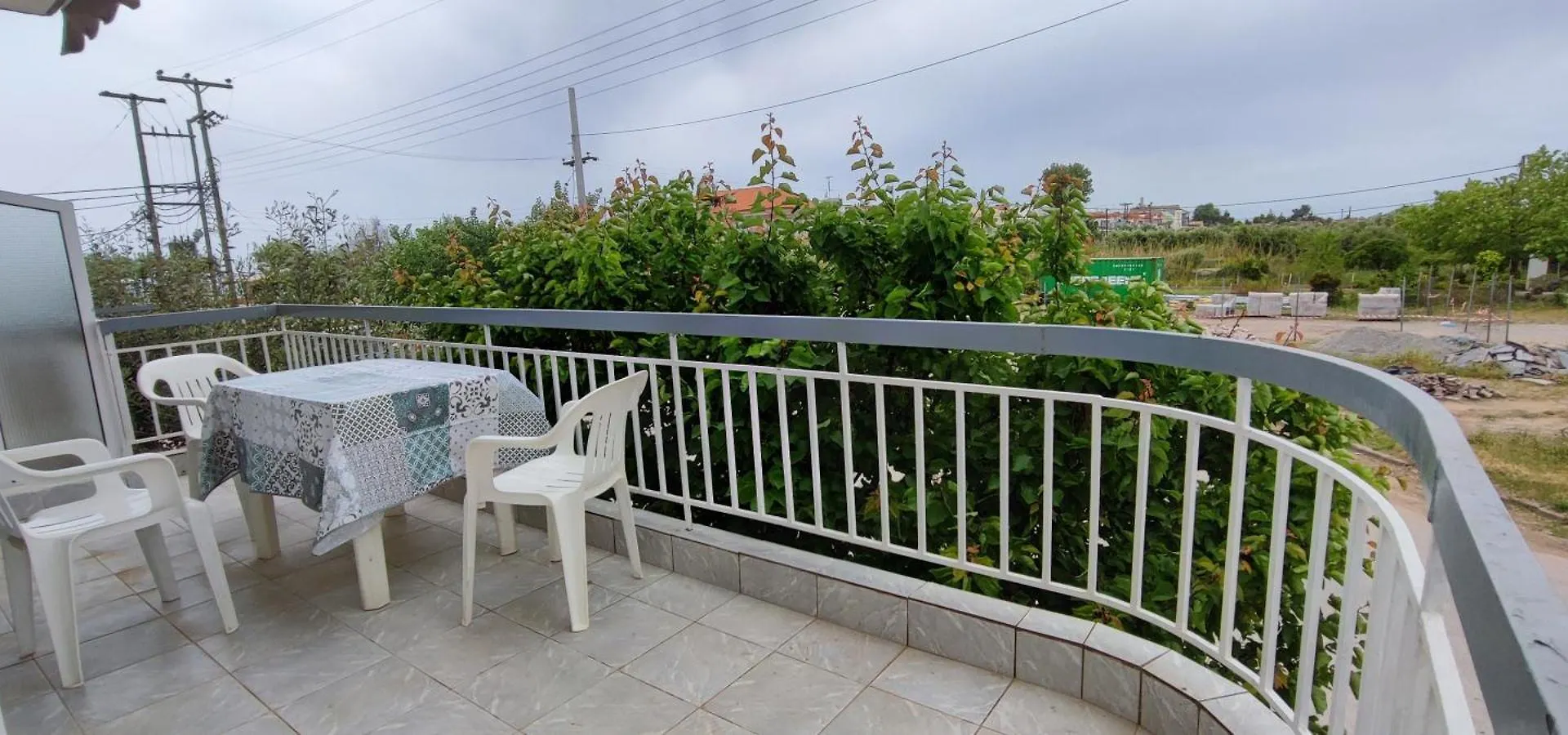 Makis Apartments Flogita