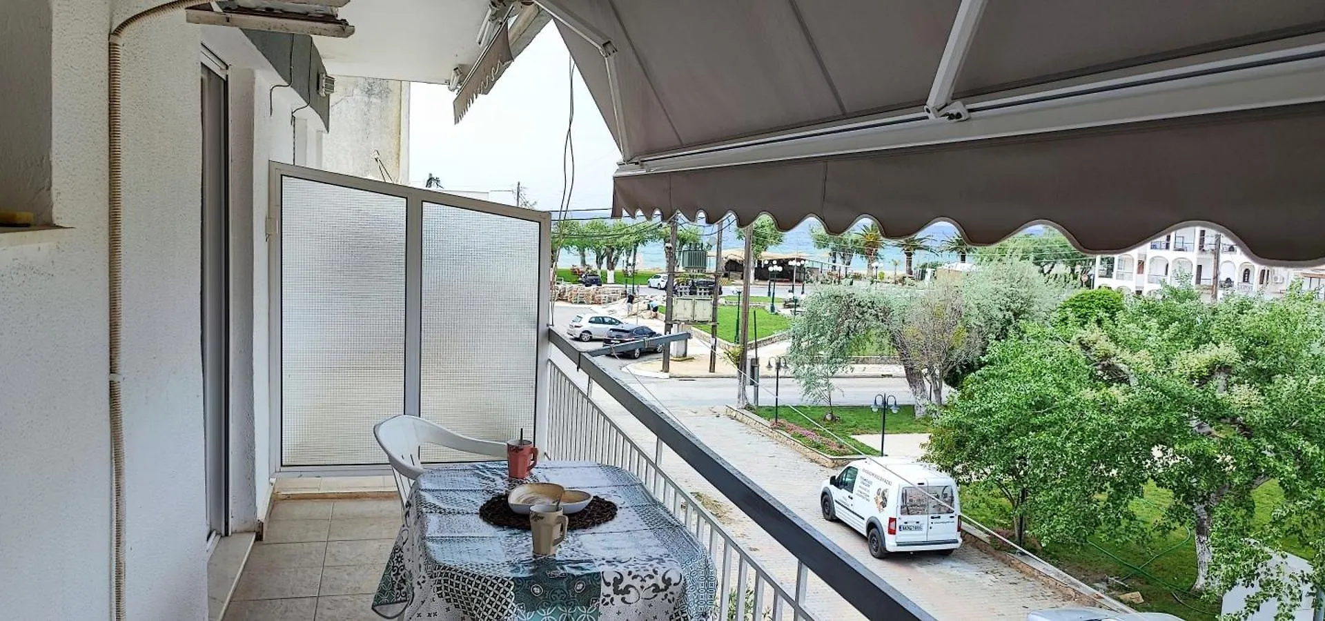 Makis Apartments Flogita