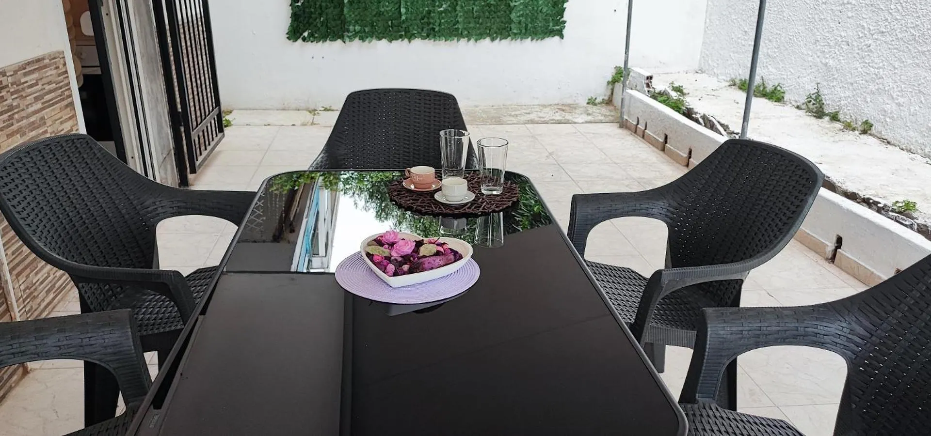 Makis Apartments Flogita