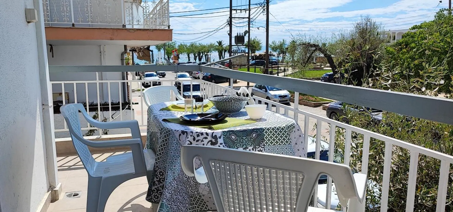 Makis Apartments Flogita