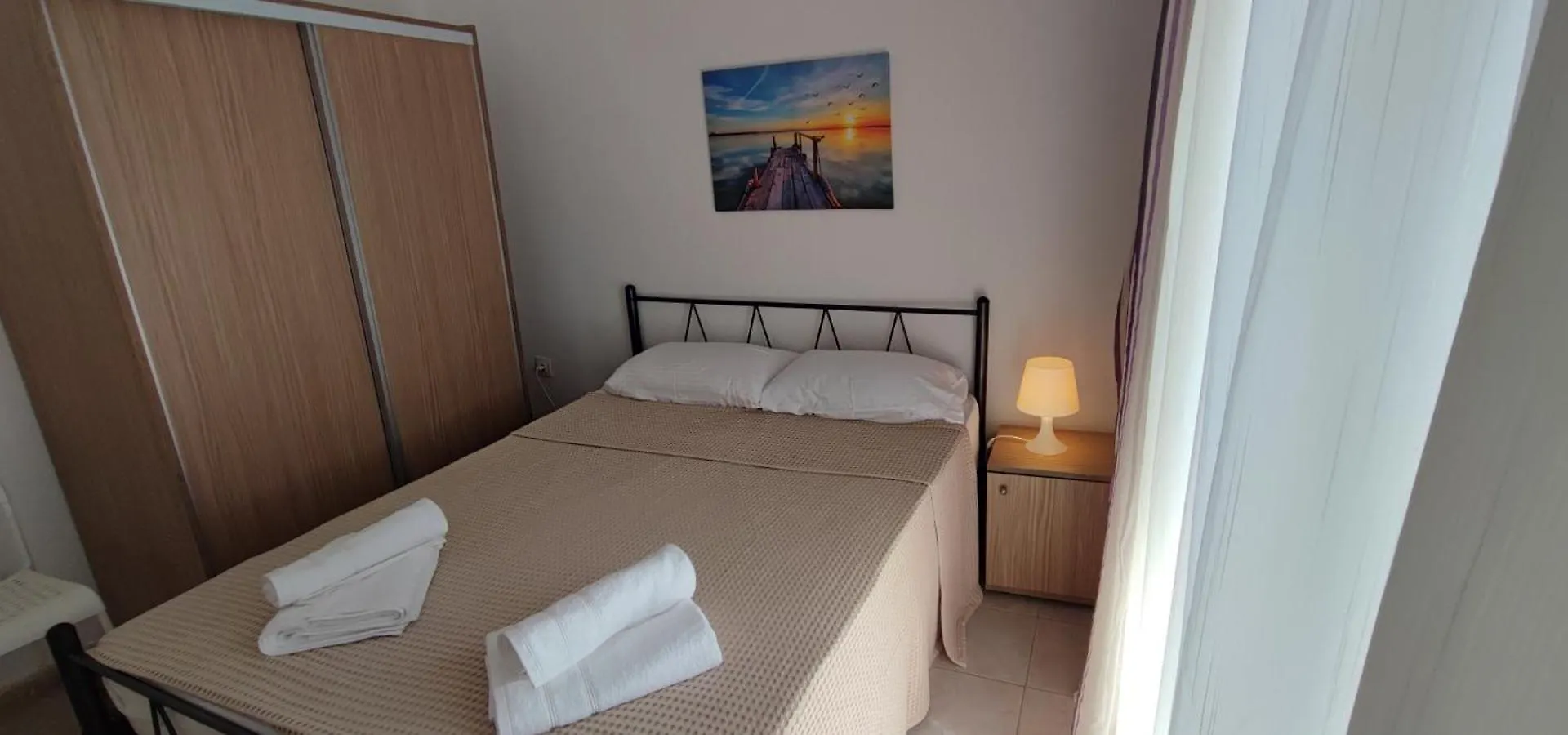 Makis Apartments Flogita