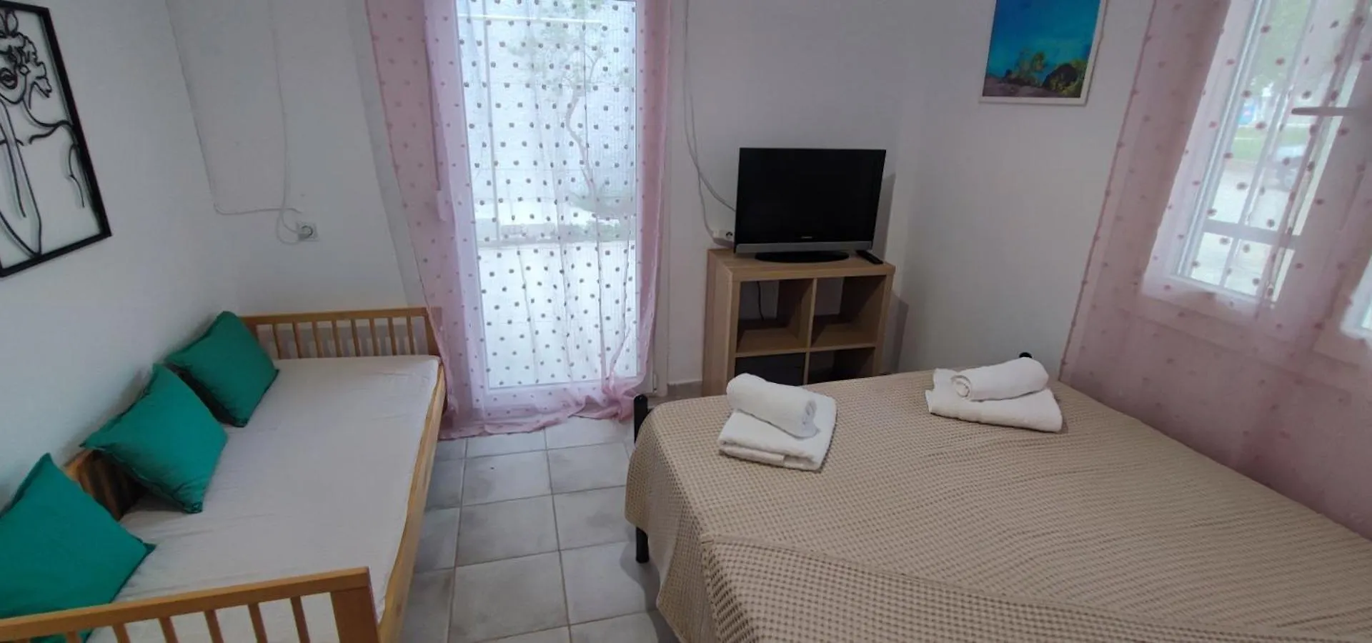 Makis Apartments Flogita