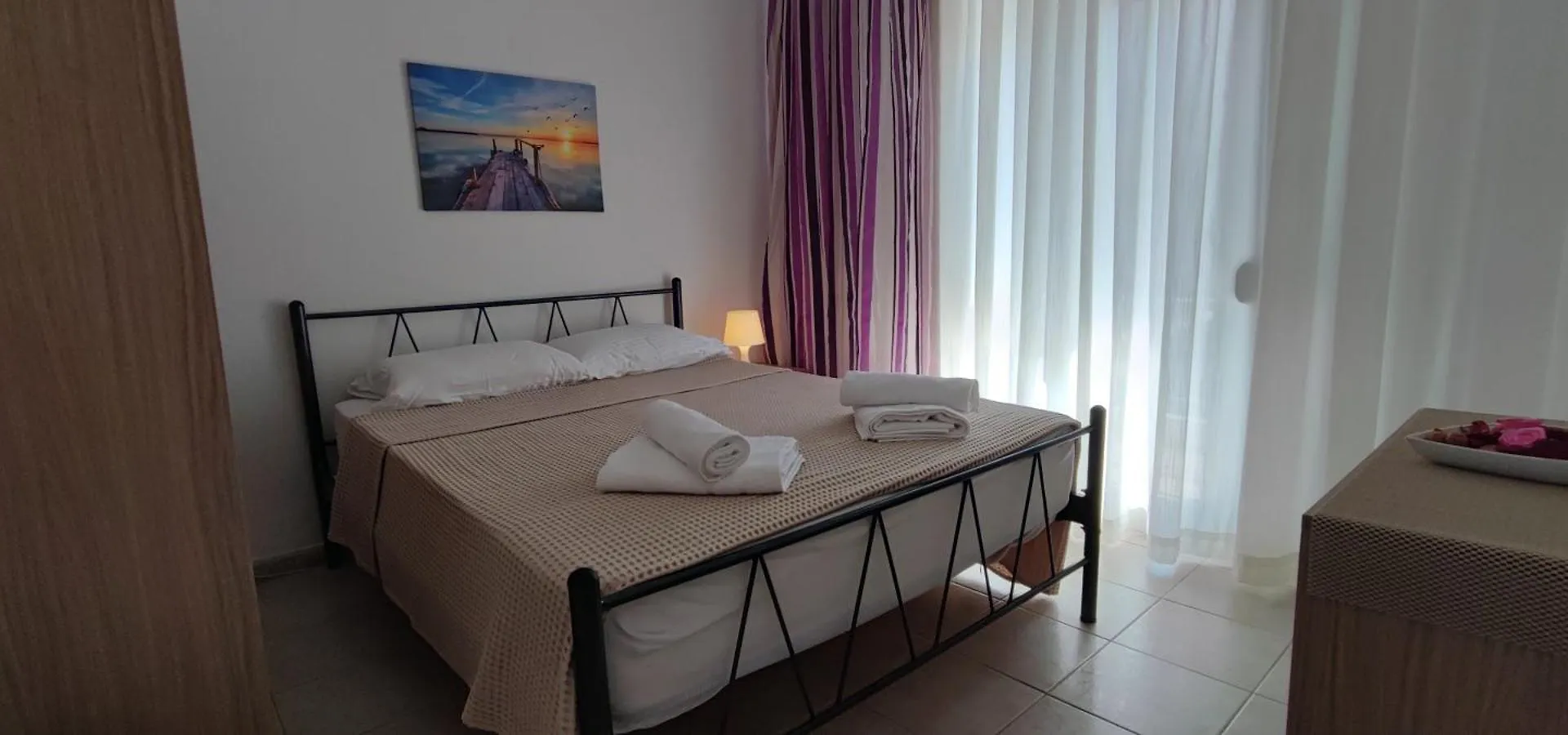Makis Apartments Flogita
