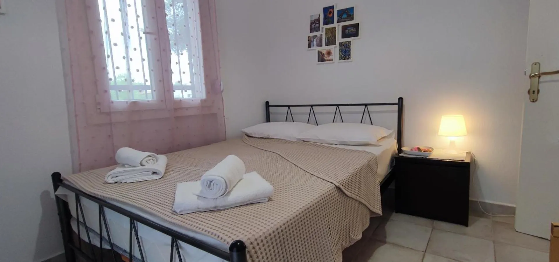 Makis Apartments Flogita