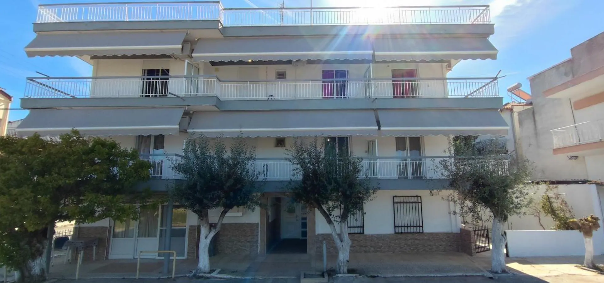 Makis Apartments Flogita