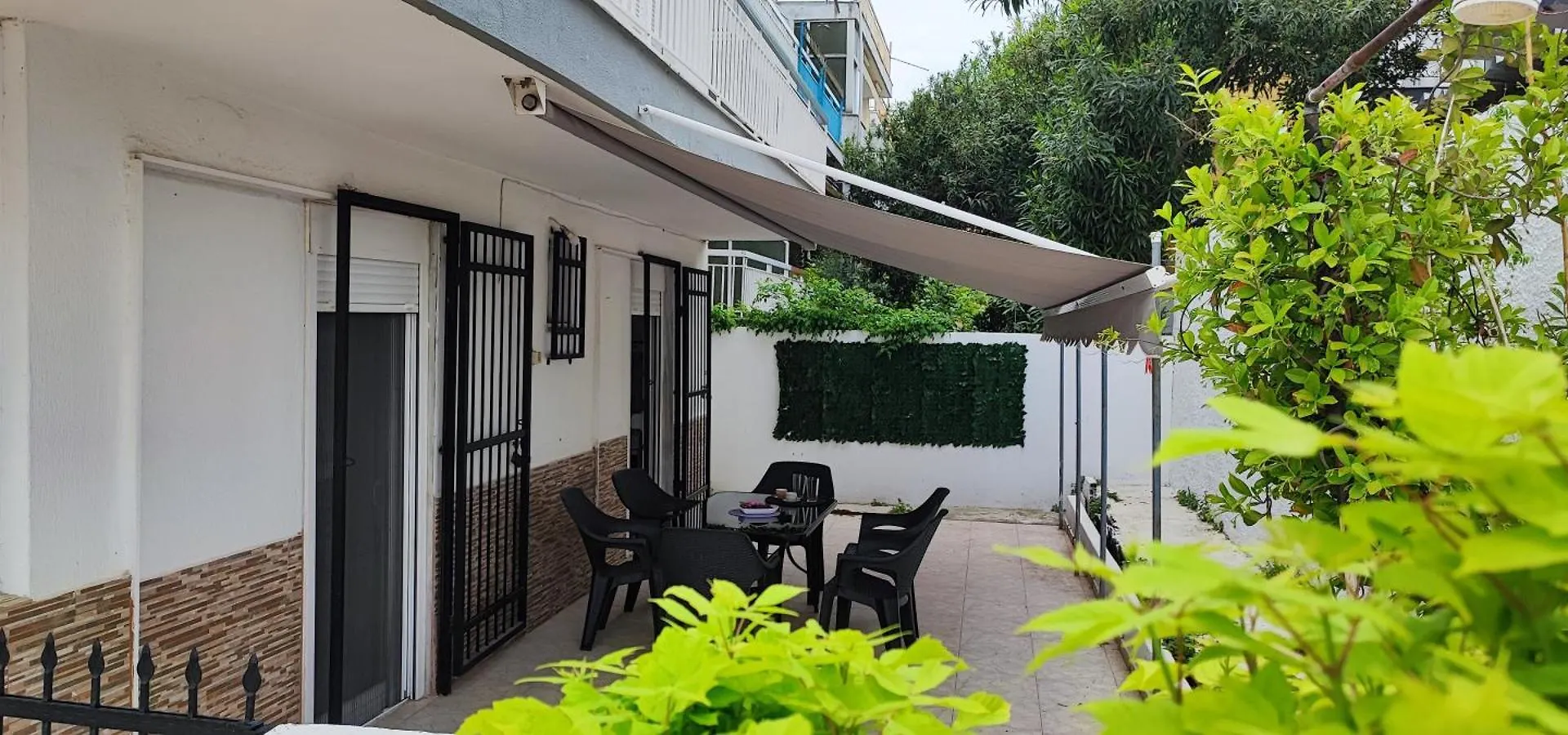 Makis Apartments Flogita