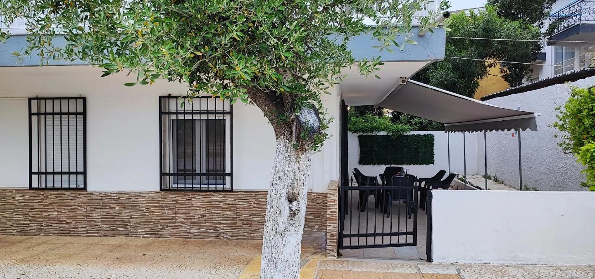 Makis Apartments Flogita