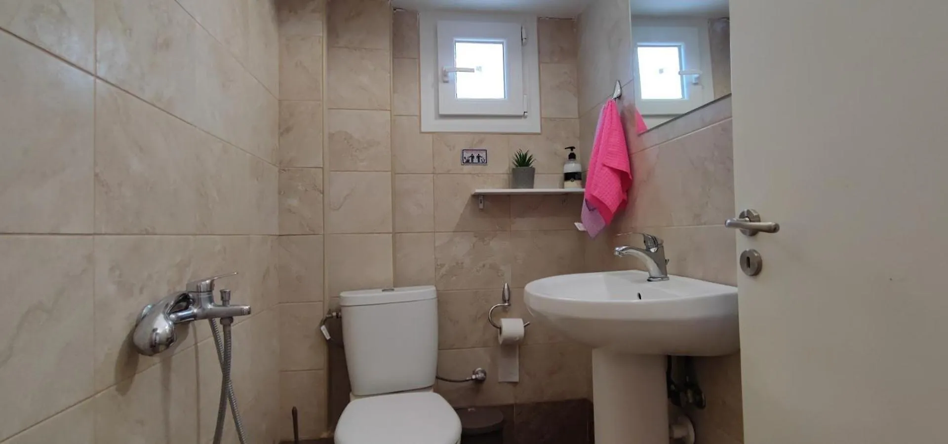 Makis Apartments Flogita