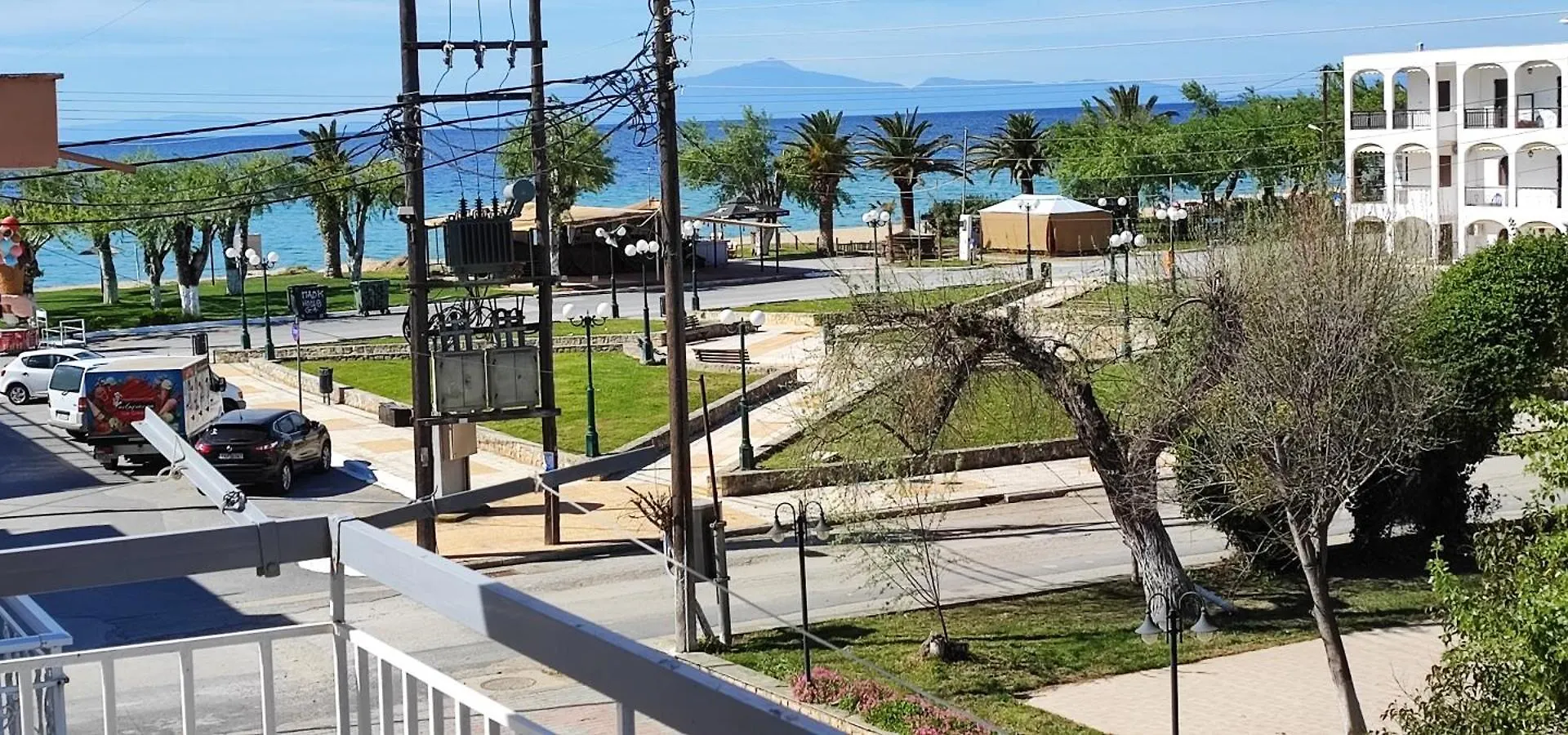Makis Apartments Flogita