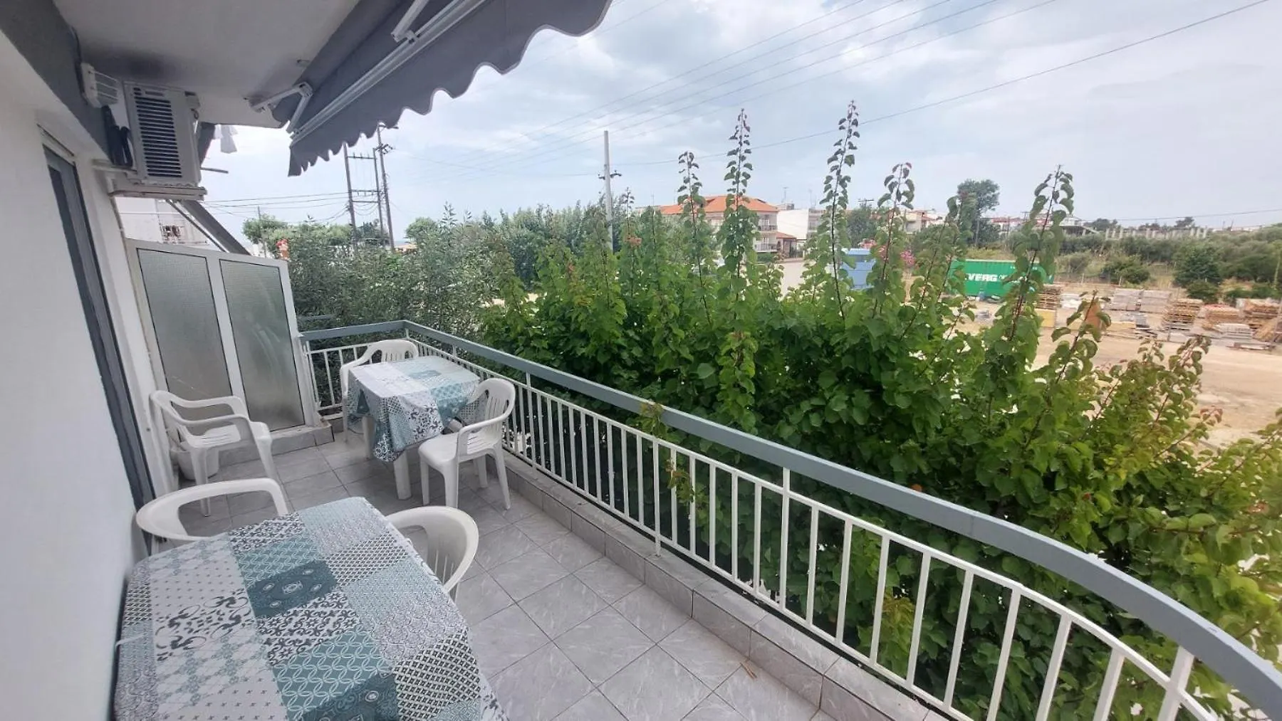 Makis Apartments Flogita