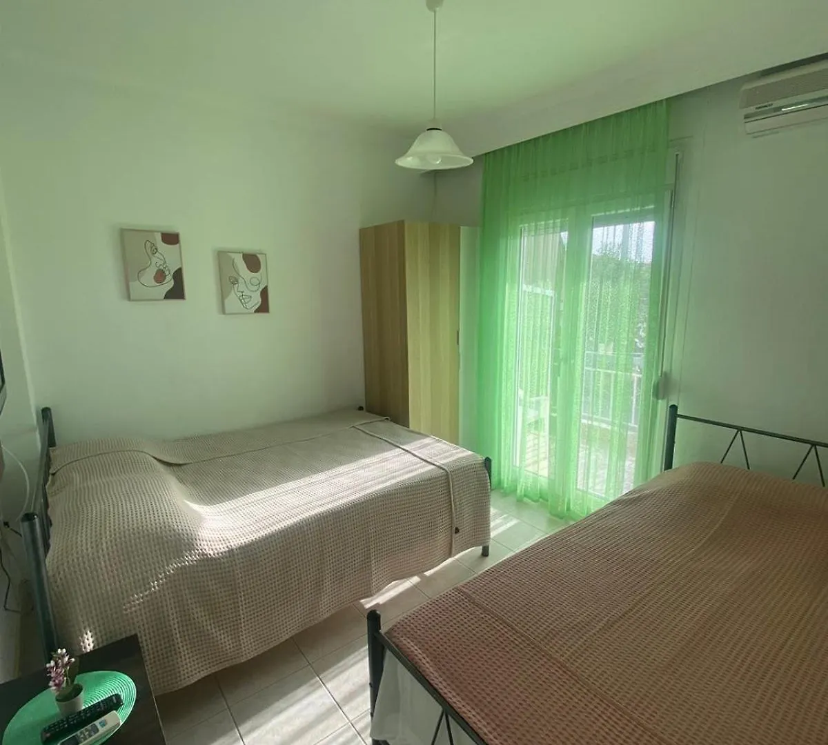 Makis Apartments Flogita