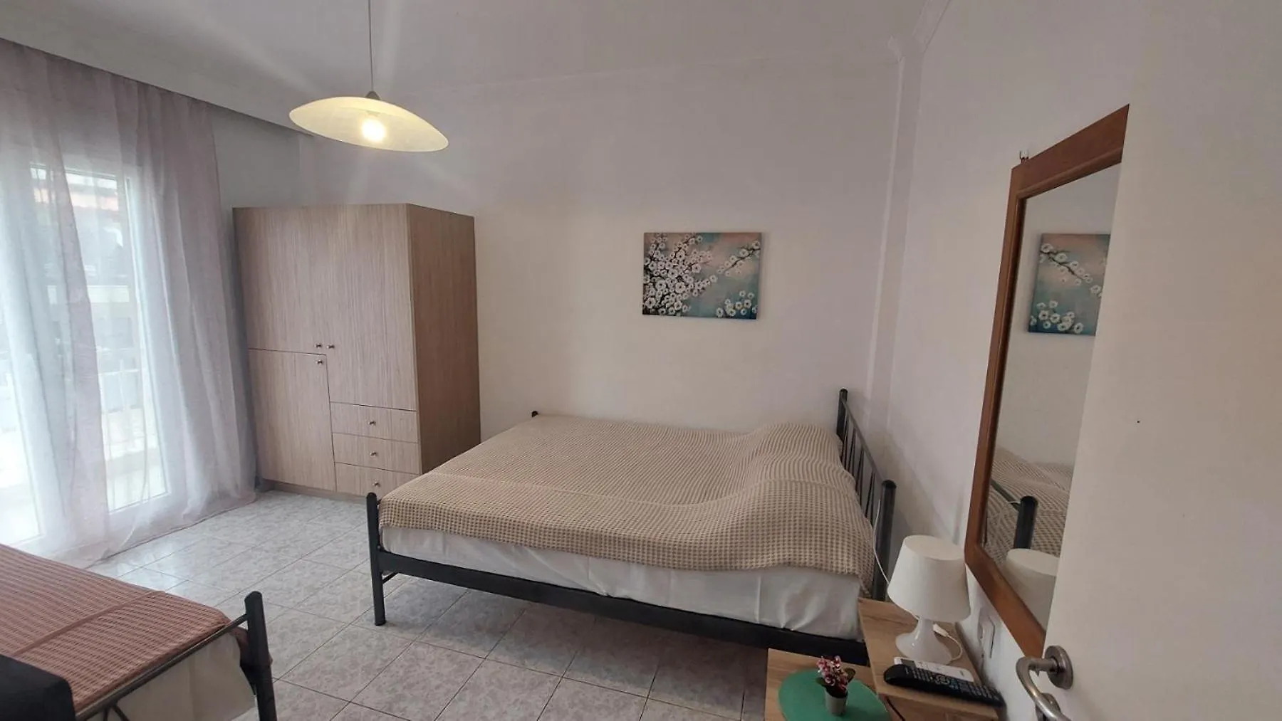 Makis Apartments Flogita