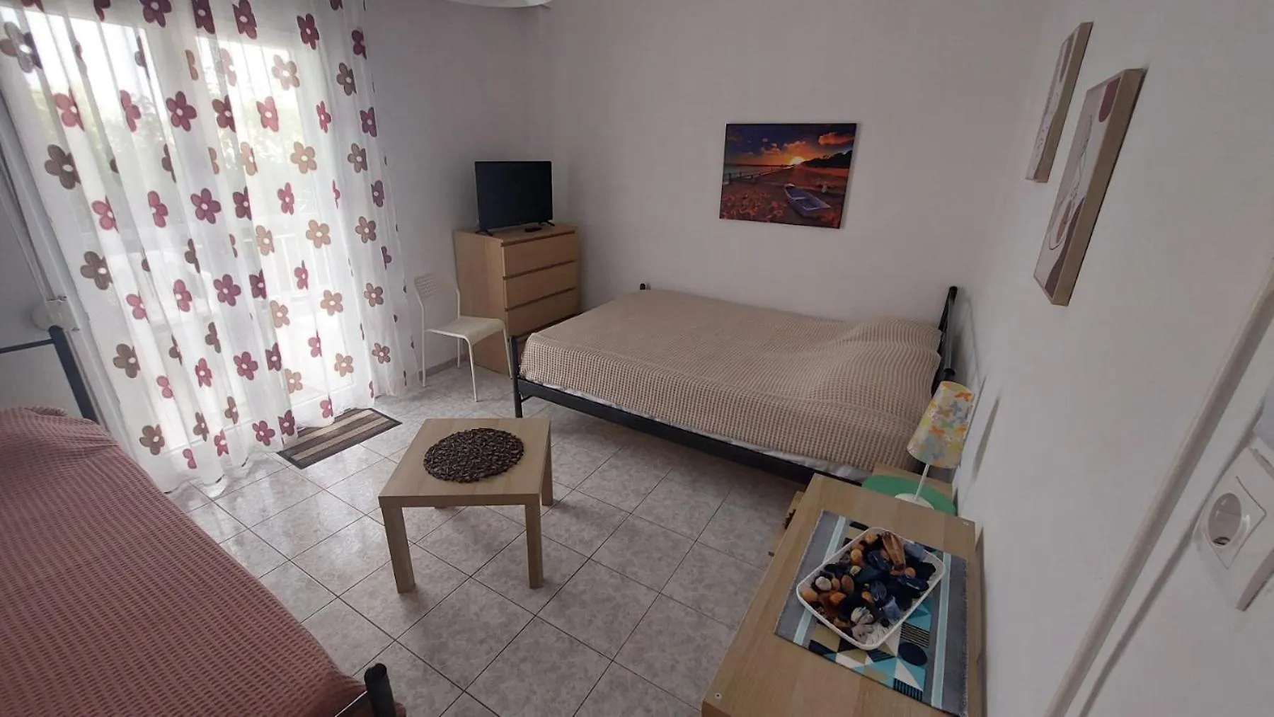 Makis Apartments Flogita