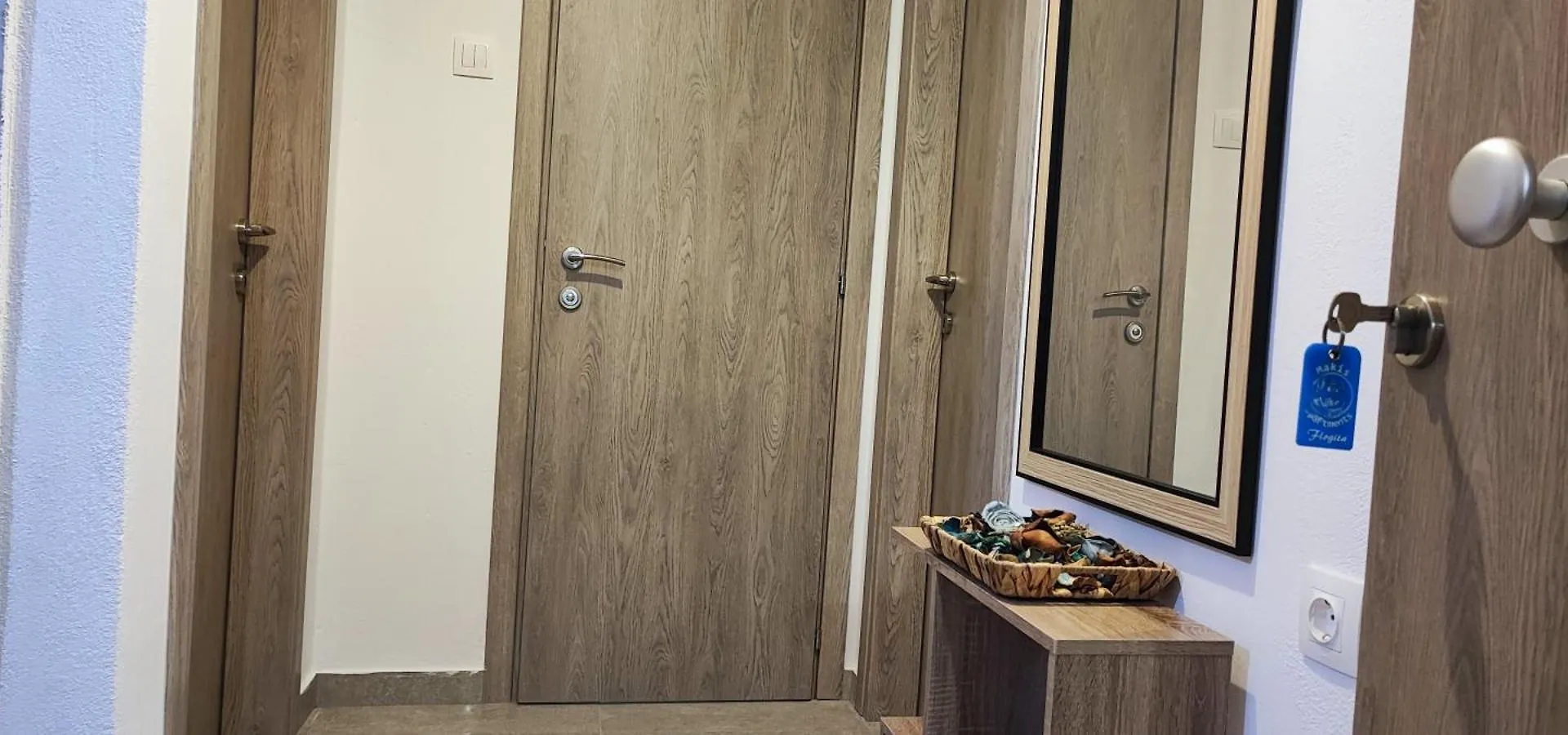 Makis Apartments Flogita