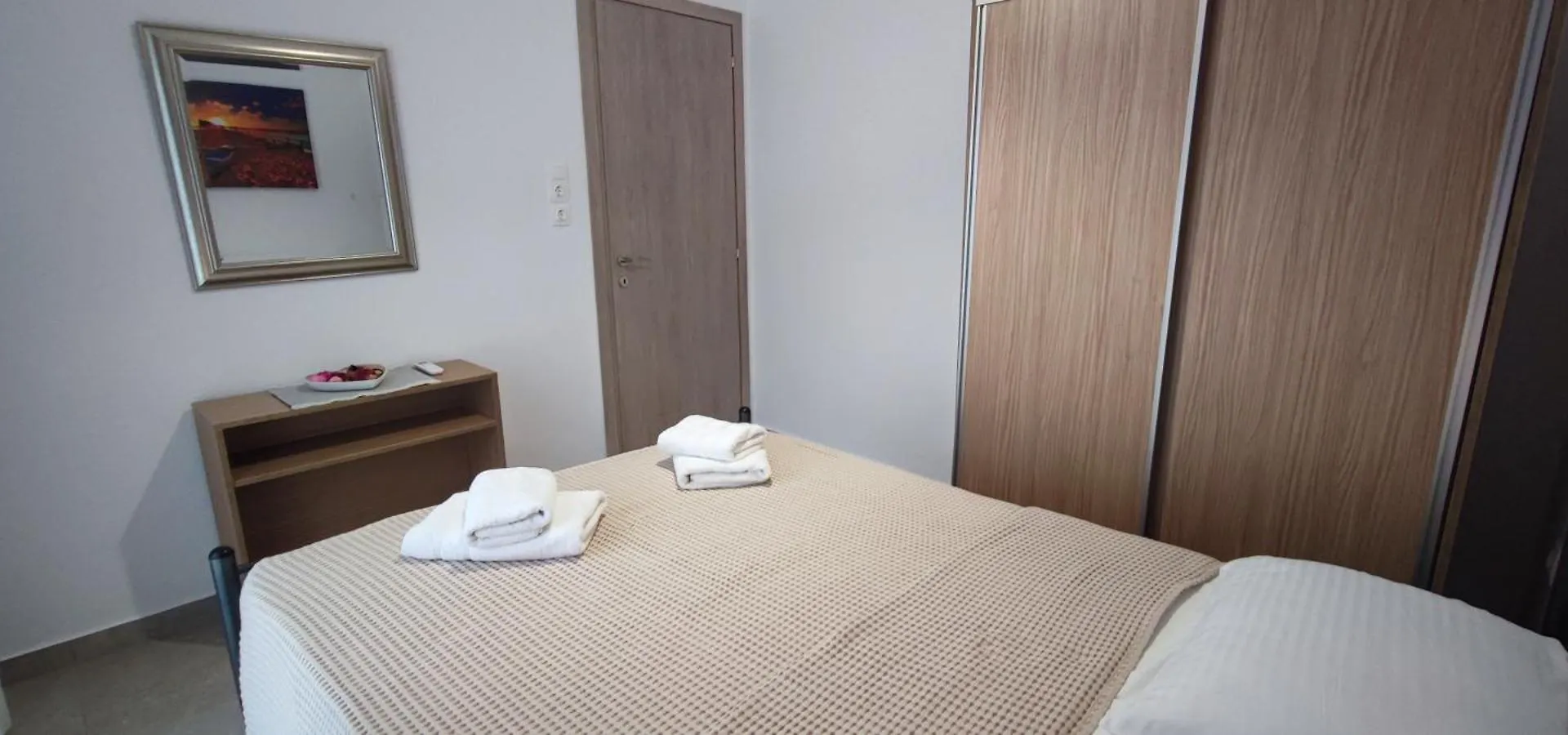 Makis Apartments Flogita
