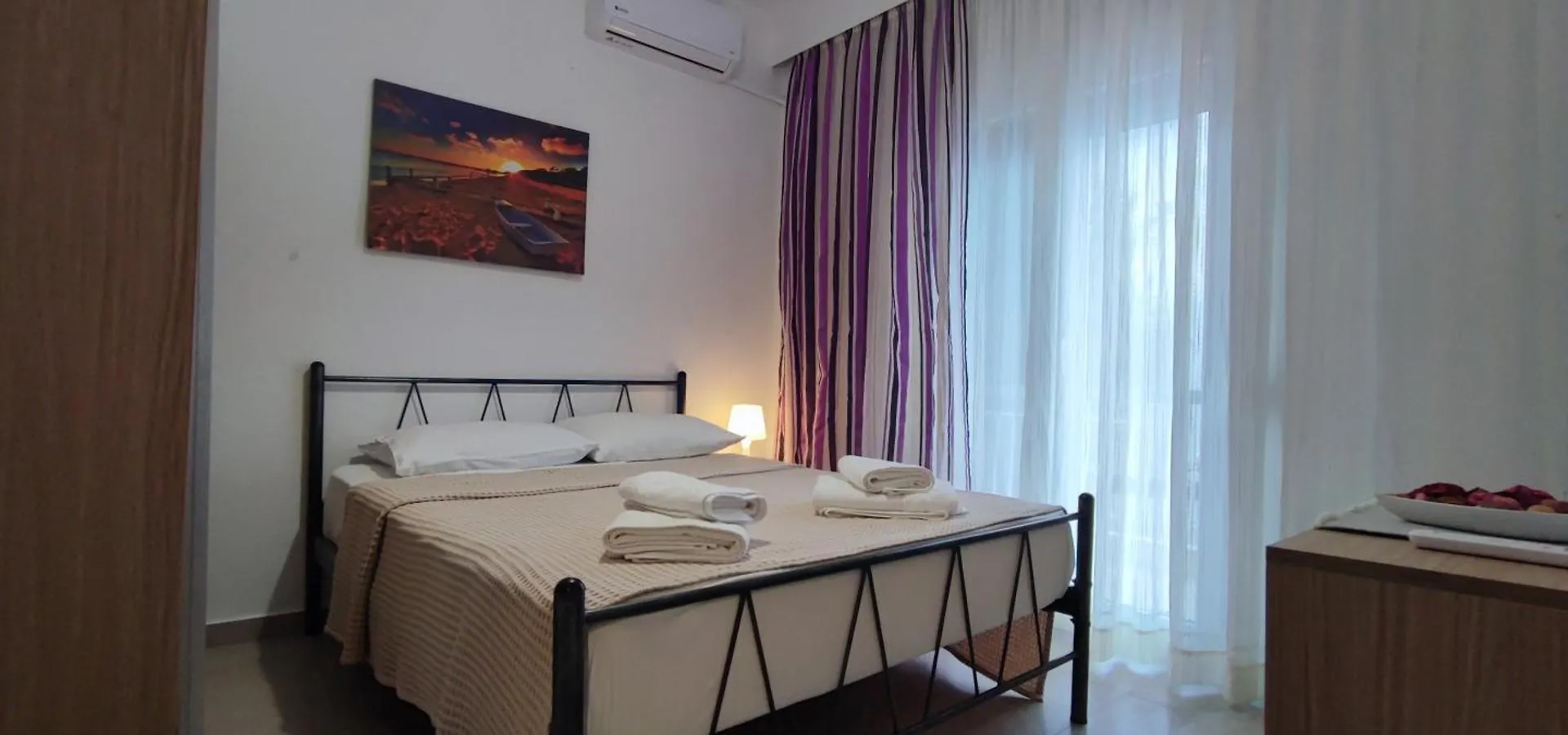 Makis Apartments Flogita